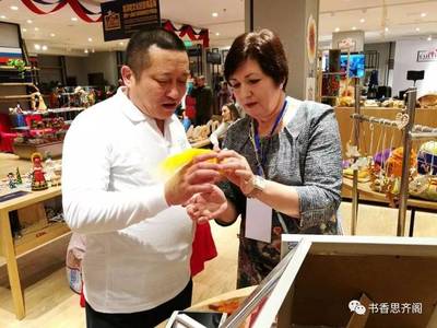 薪火相傳，巧手繪非遺——記哈爾濱市尚威志愿者協(xié)會文化志愿者分會參加“哈深哈”麥秸畫展示活動